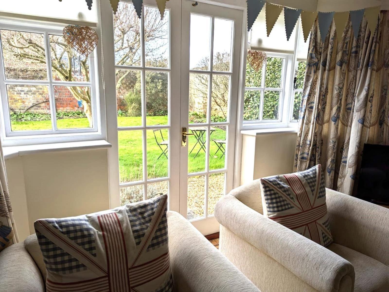 Georgian 2 Bedroom Apartment In Chichester With Free Parking - Chichester Holiday Properties Exteriör bild