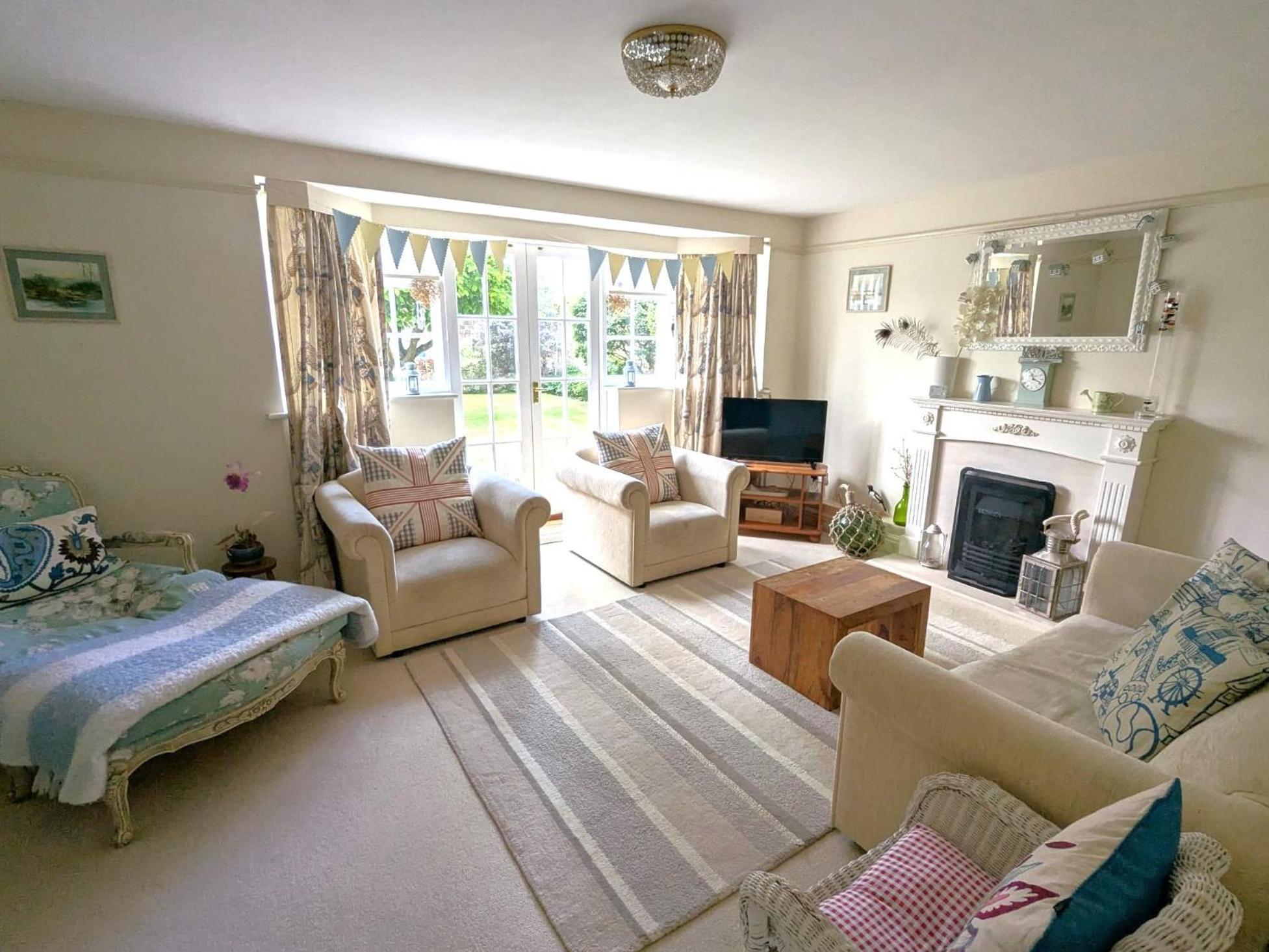 Georgian 2 Bedroom Apartment In Chichester With Free Parking - Chichester Holiday Properties Exteriör bild