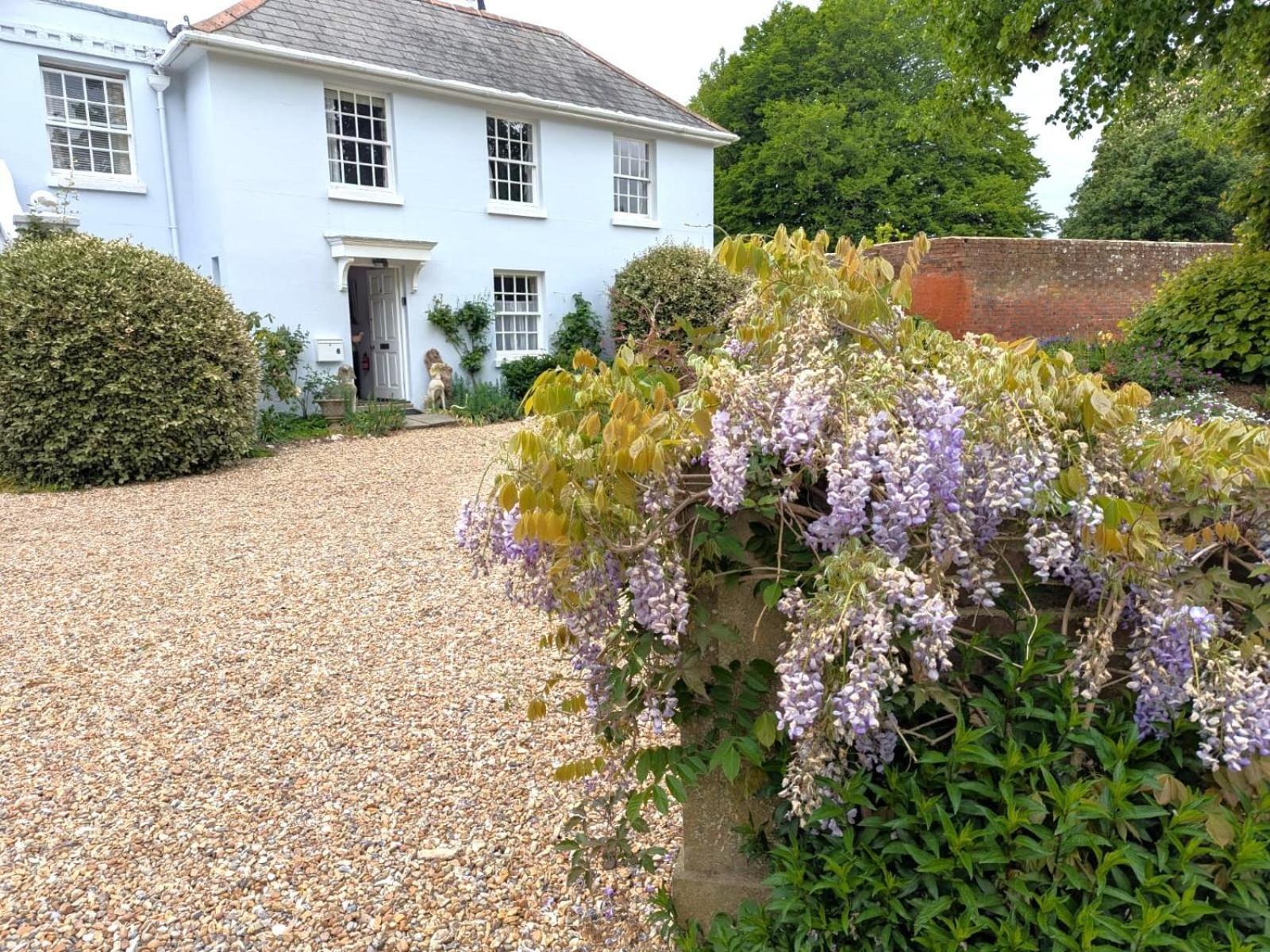 Georgian 2 Bedroom Apartment In Chichester With Free Parking - Chichester Holiday Properties Exteriör bild